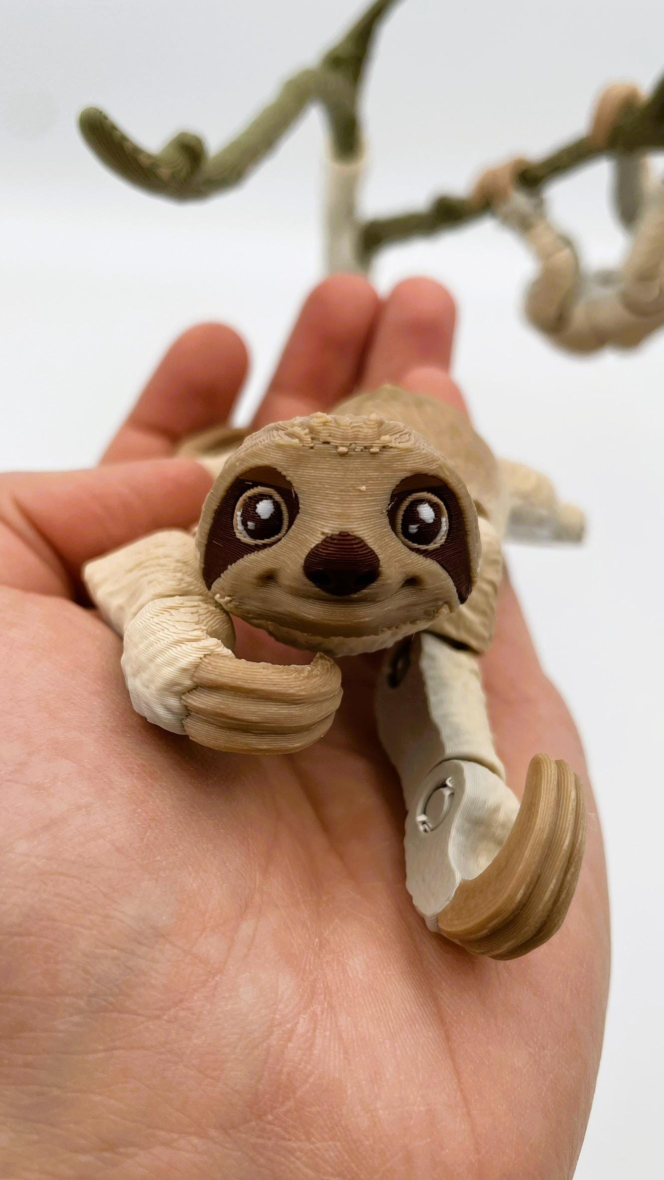 3D-gedrucktes bewegliches Faultier – optional mit Baum