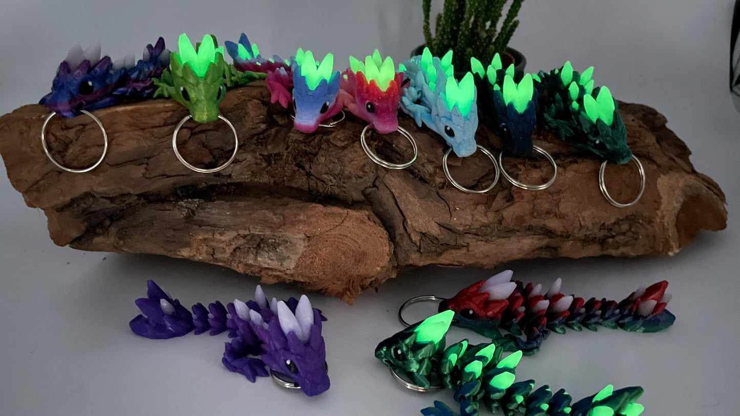 Flexi Edelsteindrachen – Leuchtende 3D-Druck-Schlüsselanhänger in Edelsteinoptik