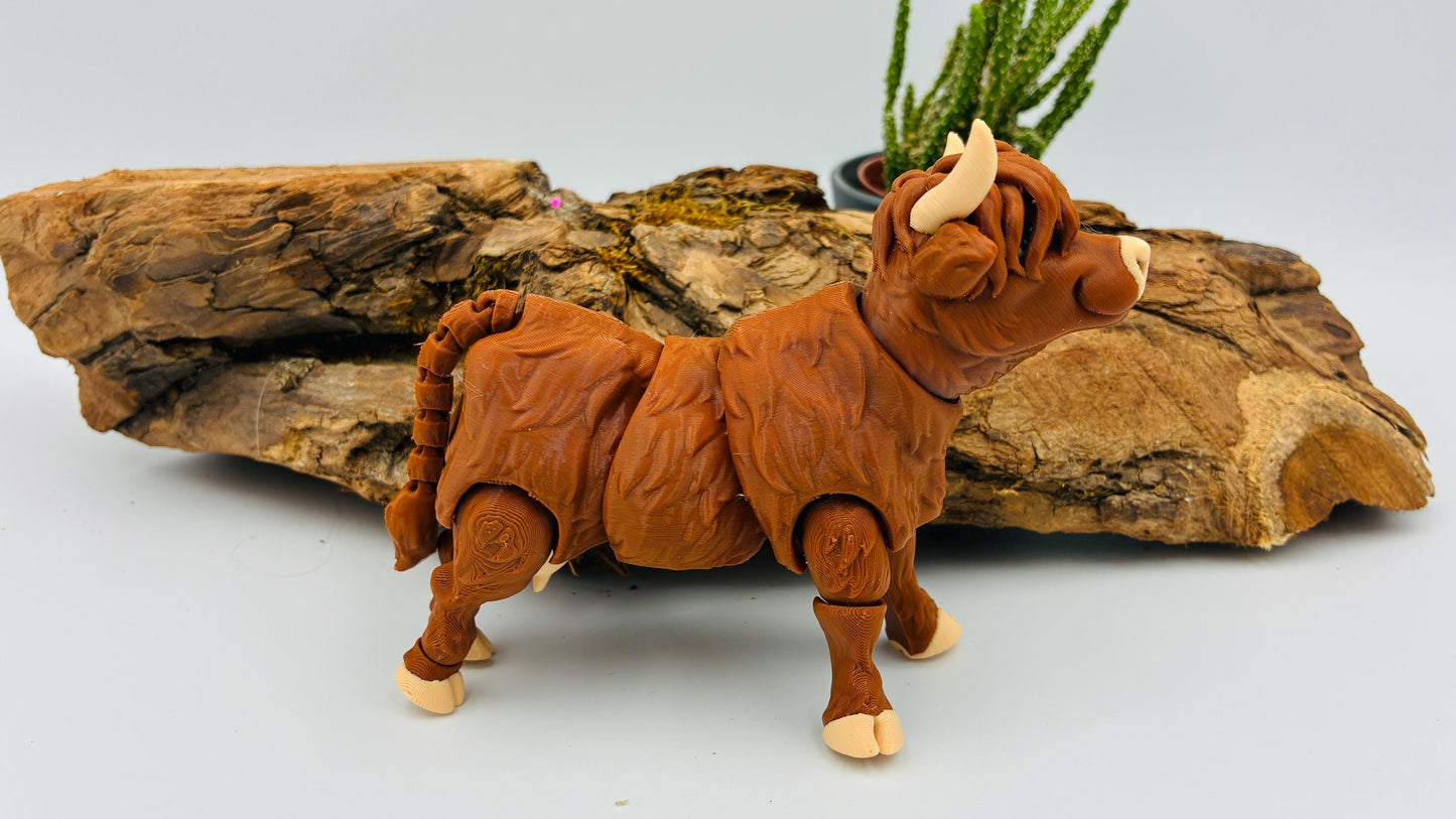3D gedruckte braune Highland Cow – bewegliche Gelenkfigur / Flexi Toy – PLA Tierfigur – Geschenk & Landhausdeko