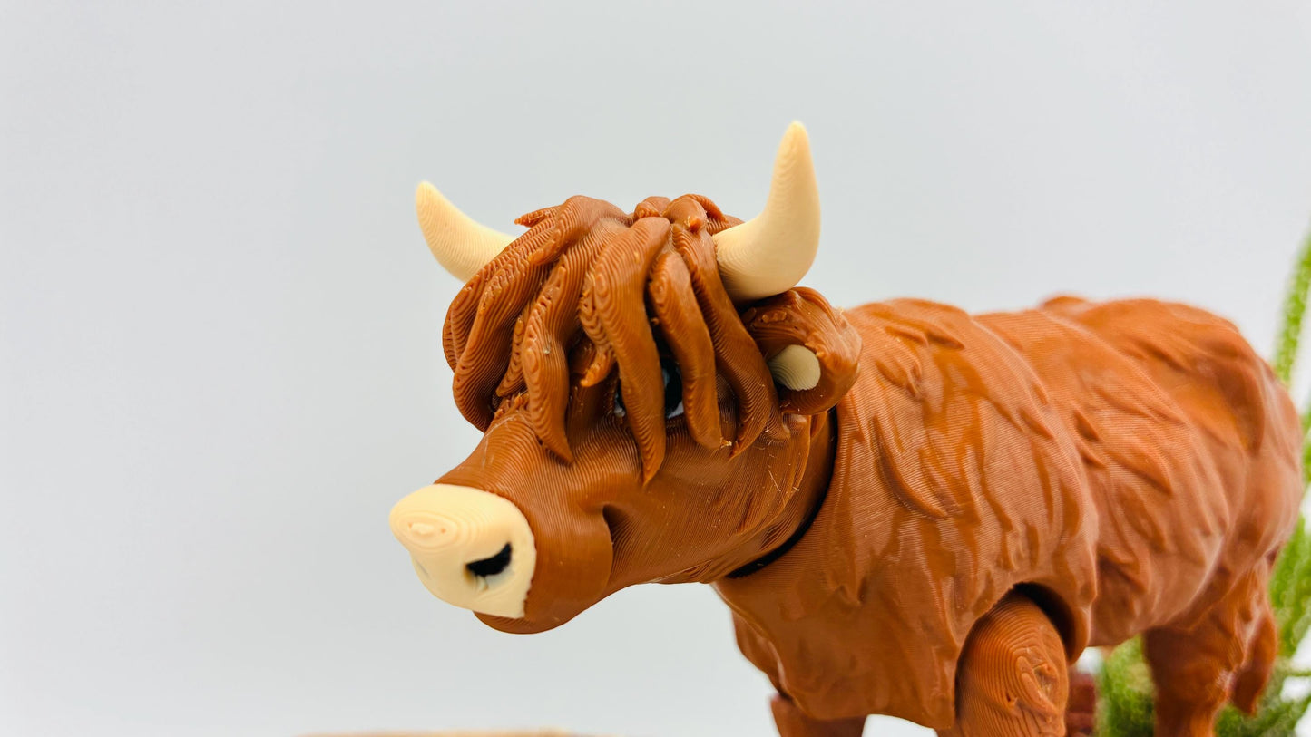 3D gedruckte braune Highland Cow – bewegliche Gelenkfigur / Flexi Toy – PLA Tierfigur – Geschenk & Landhausdeko