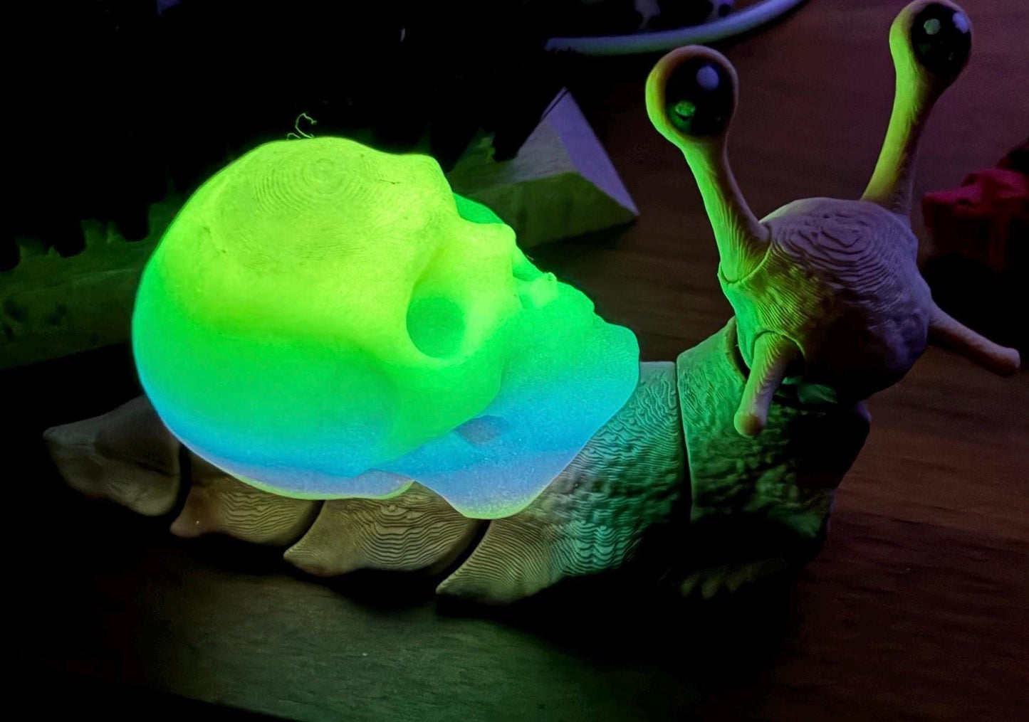 3D-gedruckte Schnecke – beweglich, austauschbares Schneckenhaus (Kürbis/Schädel), Geschenkidee, Herbst- & Halloween-Deko / Nachtleuchtend