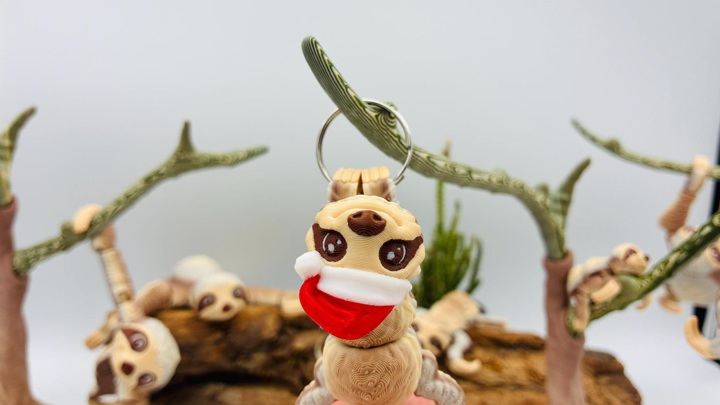 3D-gedrucktes bewegliches Baby Faultier – optional mit Baum oder Weihnachtsmütze