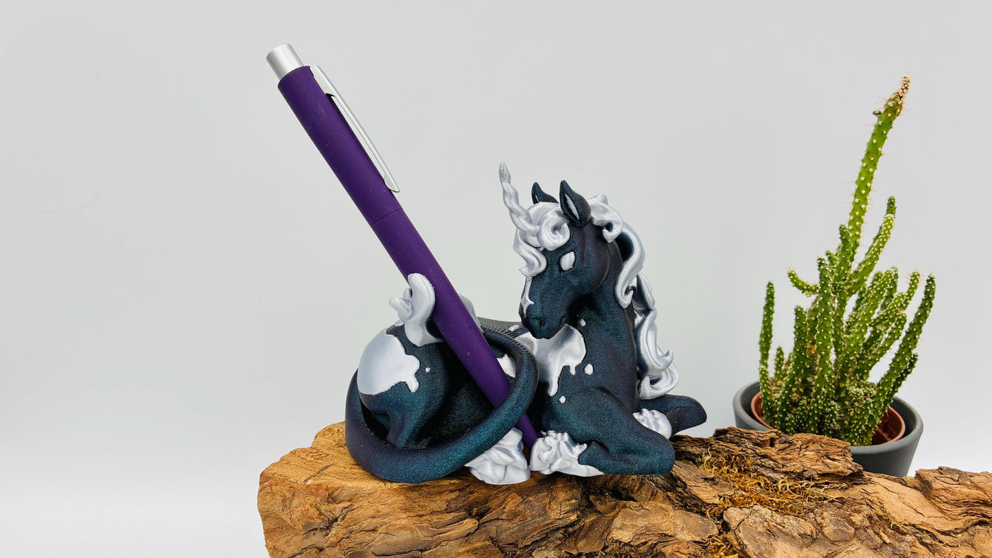 Twilight Einhorn – 3D Stiftehalter & Tischdeko | Mystisch blau/lila Glitzer | Regenbogenfarben für Kinder