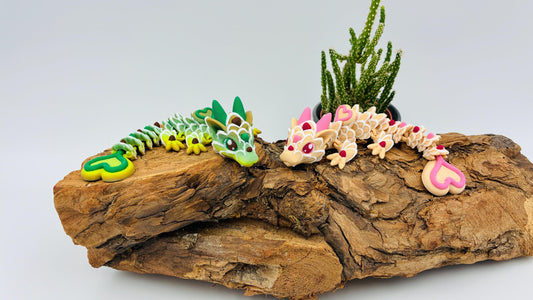 1.) Beweglicher Baby Herzkuchen Drache – 3D gedruckt – Handgemachte süße Liebesdekoration