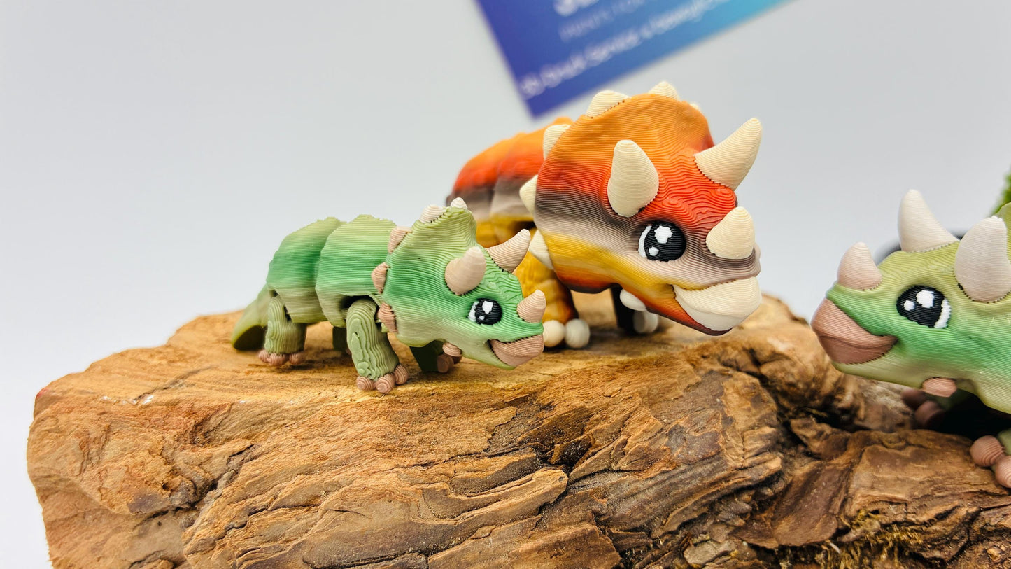 Personalisierter beweglicher Triceratops – 3D Druck Flexi Dinosaurier | Fidget Toy | Geschenk für Dino Fans | Schreibtisch Deko