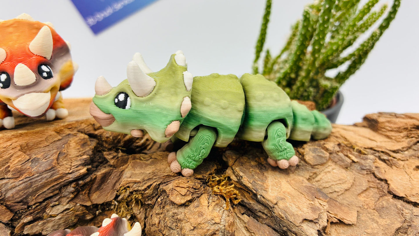 Personalisierter beweglicher Triceratops – 3D Druck Flexi Dinosaurier | Fidget Toy | Geschenk für Dino Fans | Schreibtisch Deko